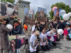 Accusée de maltraitance, une gérante de centre équestre manifeste à Évry pour récupérer ses chevaux