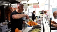 VIDÉO. Paris : ce restaurateur fait des millions de vues avec ses « Doritos Kebab »