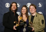 Star de la country et compositeur à succès, Brett James meurt avec sa femme et sa belle-fille dans un crash d’avion