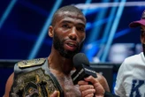 Boxe : le prodige français du MMA Salahdine Parnasse réussit ses débuts en boxe et terrasse Petitjean dès le 2e round
