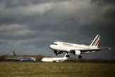 Des rafales à 159 km/h : un vol Paris-Bastia fait demi-tour à cause des orages après plusieurs heures à tournoyer