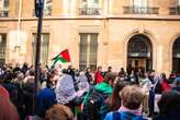 Sciences-po Paris : rassemblement en soutien à des étudiants propalestiniens suspendus