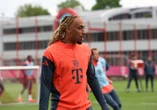 Fête après la qualification du PSG en finale : mais où est passée la casquette volée au footballeur Sacha Boey ?