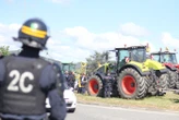 « Ça représente 15 000 euros en plus à l’année » : les agriculteurs bloquent un dépôt à Toulouse pour obtenir un prix fixe du gazole