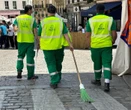 Shorts, tongs, débardeurs… Peut-on s’habiller comme on veut au travail lors de la canicule ?