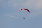 Une parachutiste expérimentée meurt après une collision en plein vol avec un autre parachutiste