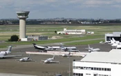 Transformer l’aéroport du Bourget en parc : en Seine-Saint-Denis, le projet irrite à droite et à gauche