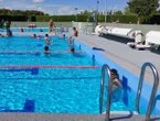 Un enfant saute du plongeoir d’une piscine et tue un sexagénaire qui se trouvait juste en-dessous