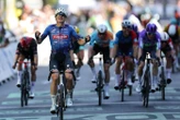 Tour de France : le classement de la 17e étape remportée par Philipsen à Voiron
