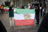 Coupe du monde : l’ancien drapeau de l’Iran interdit dans les stades, une association porte plainte contre la FIFA