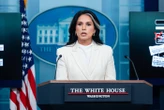 Aux États-Unis, l’ex-directrice du renseignement de Trump, qui supervisait le FBI et la CIA, aurait été sous l’influence d’une secte