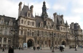 « Nous sommes prêts à rester le temps qu’il faudra » : à Paris, quelque 200 migrants prêts à dormir devant l’Hôtel de Ville