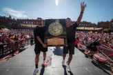 « Blasé ? Oh là, non jamais ! » : les fans du Stade Toulousain défient la chaleur pour célébrer leurs champions