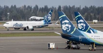 Des hôtesses de l’air poursuivent Boeing après l’explosion d’un panneau de porte en plein vol