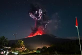 Indonésie : l’éruption d’un volcan fait craindre le pire, le niveau d’alerte relevé au maximum
