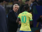 Tifo d’anniversaire, but de Vinicius et ticket pour le Mondial… Les vidéos de la belle première d’Ancelotti avec le Brésil