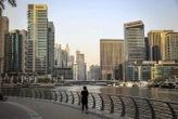 Pour relancer le tourisme, Dubaï offre de l’argent à ses habitants qui font venir des proches malgré la guerre