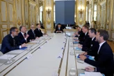 Guerre en Ukraine : début des réunions à Paris, Zelensky demande que la « pression soit mise sur Moscou »