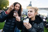 Manger du pudding avec une fourchette : la folle tendance TikTok venue d’Allemagne
