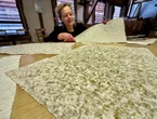 En Haute-Vienne, ce moulin produit du papier de luxe avec des épluchures de légumes