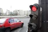 Rouge pendant 11 minutes, ce feu tricolore rend fous les automobilistes suisses