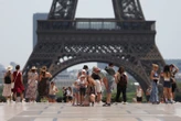 Canicule à Paris : la tour Eiffel ajuste ses horaires d’ouverture jusqu’à la fin de semaine