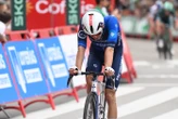 Vuelta : les larmes émouvantes du jeune espoir breton de Groupama-FDJ Brieuc Rolland
