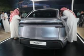 Tesla ouvre trois concessions en Arabie saoudite, géant du pétrole