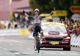 Tour de France : Kaden Groves remporte une 20e étape mouvementée, Romain Grégoire piégé par la pluie
