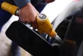 « Une honte » : un automobiliste tombe en panne après avoir fait le plein, son réservoir contenant plus d’eau que de carburant