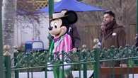 VIDÉO. À Disneyland Paris, la Reine des Neiges accélère la mise à l’écart de Mickey