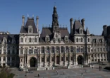 Paris : une centaine de familles campent devant l’Hôtel de Ville pour réclamer un relogement décent