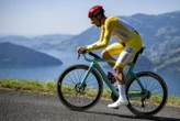 Tour de Suisse : la belle image de Vauquelin réconforté par Alaphilippe après la victoire finale d’Almeida