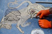 « Des pirouettes sur le talon » pour porter bonheur : les testicules d’un taureau en mosaïque abîmées à Milan