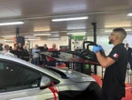 Dans les Yvelines, Kamel vise le titre de champion du monde de... remplacement de pare-brise !