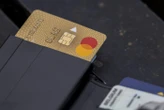 Le Royaume-Uni veut permettre de voter aux élections avec sa carte de crédit