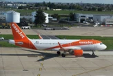 Aéroport d’Orly : un cortège de mariage dégénère avec des tirs de mortiers, un avion obligé de remettre les gaz