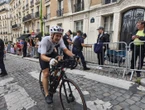 « J’en ai plein les pattes ! » : l’exploit de Jean-Luc enflamme Montmartre avant l’arrivée du Tour