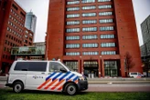 Un adolescent reçoit 2 500 euros pour tirer dans les jambes d’un inconnu et se tue accidentellement avec l’arme à feu