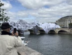 Caverne du Pont-Neuf : toile réparée en Bretagne, cordistes… Course contre la montre pour l’ouverture de l’œuvre de JR