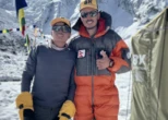 « Une épreuve terrifiante » : un guide népalais retrouvé les mains gelées deux jours après s’être égaré à plus de 7 700 m d’altitude