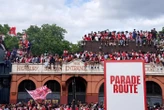 Interpellations, début d’incendie et sauvetages en hauteur… La chaotique parade d’Arsenal au lendemain de la finale perdue contre le PSG