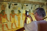 « La structure menaçait de s’effondrer » : le célèbre tombeau de Amenhotep III ouvre ses portes après 20 ans de travaux en Égypte