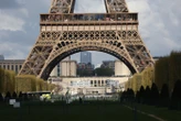Paris : la tour Eiffel se transforme en cinéma éphémère et gratuit cet automne