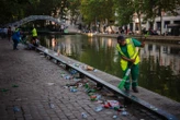 Des agents de propreté jettent des déchets dans le canal Saint-Martin ? Le maire de Paris réagit à une vidéo devenue virale