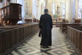 Var : un ex-prêtre mis en examen pour « viols et agressions sexuelles » sur une fillette