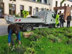 « Le gâchis, c’est fini » : cette commune bretonne ne jette plus les fleurs de ses parterres mais les offre aux habitants