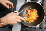 Des somnifères dans les spaghettis : une prétendue cheffe Italienne droguait et dépouillait ses victimes