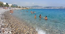 « Un impératif d’hygiène » : Estrosi explique pourquoi les douches de plage ne sont pas fermées à Nice