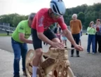 « Ça a cassé » : après seulement 10 mètres de course sur son vélo en bois, un Belge rate le record du monde de l’heure